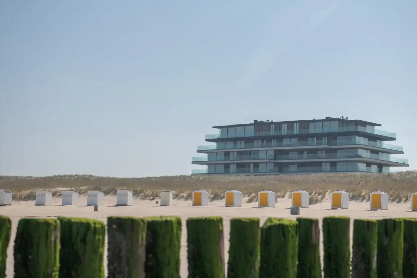 Uitzonderlijk stijlvol en tot in de perfectie afgewerkt appartement met frontaal zeezicht vanaf het gelijkvloerse terras – Residentie Blanke Top foto 13