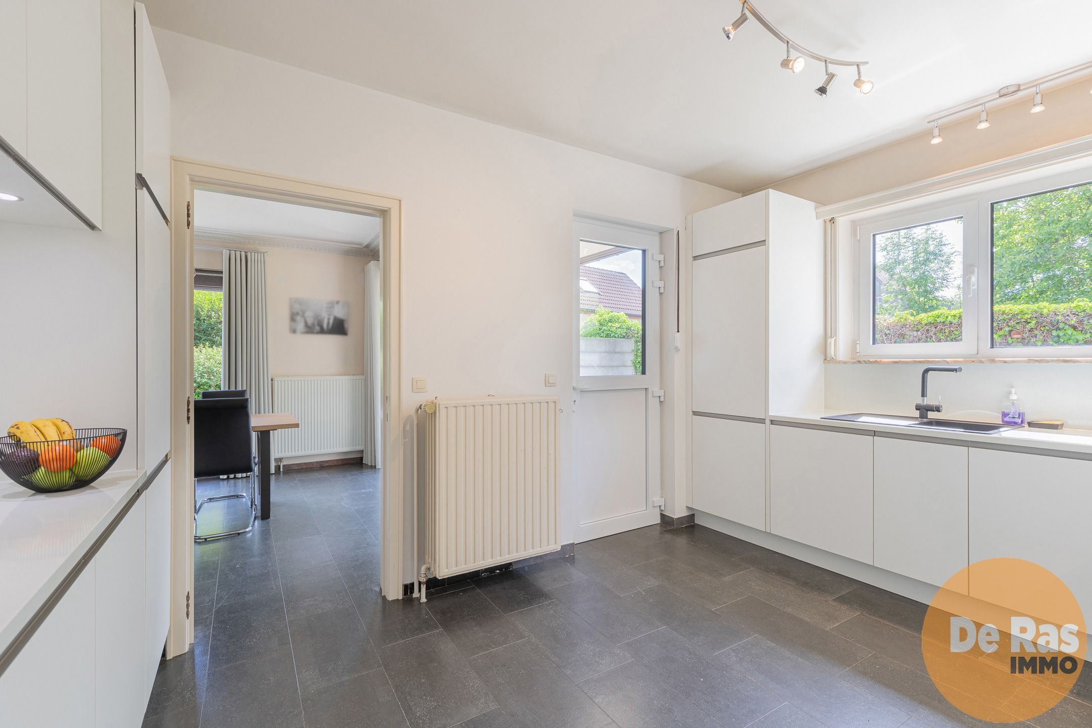 GEZINSWONING MET 4 SLAAPKAMERS EN TUIN foto 9
