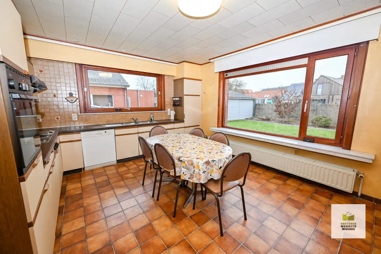 Ruime onderkelderde woning met 4 slpk en garage op rustige ligging in het centrum  foto 7