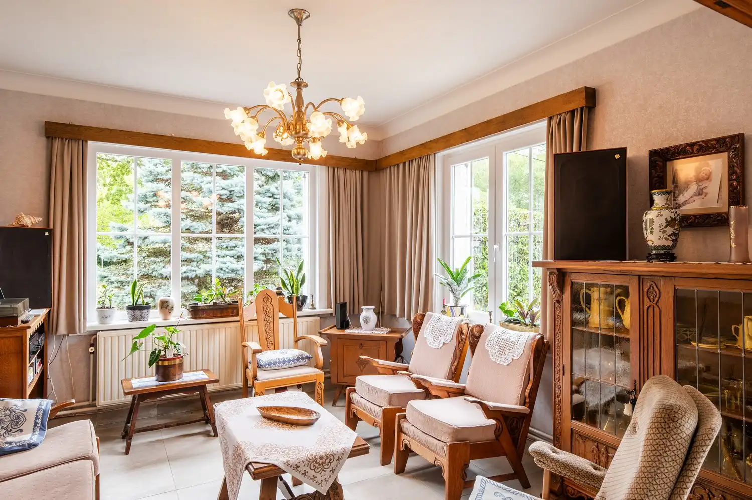 KARAKTERVOLLE WONING MET 5 SLAAPKAMERS OP 9,6 ARE OP UITSTEKENDE LOCATIE foto 5