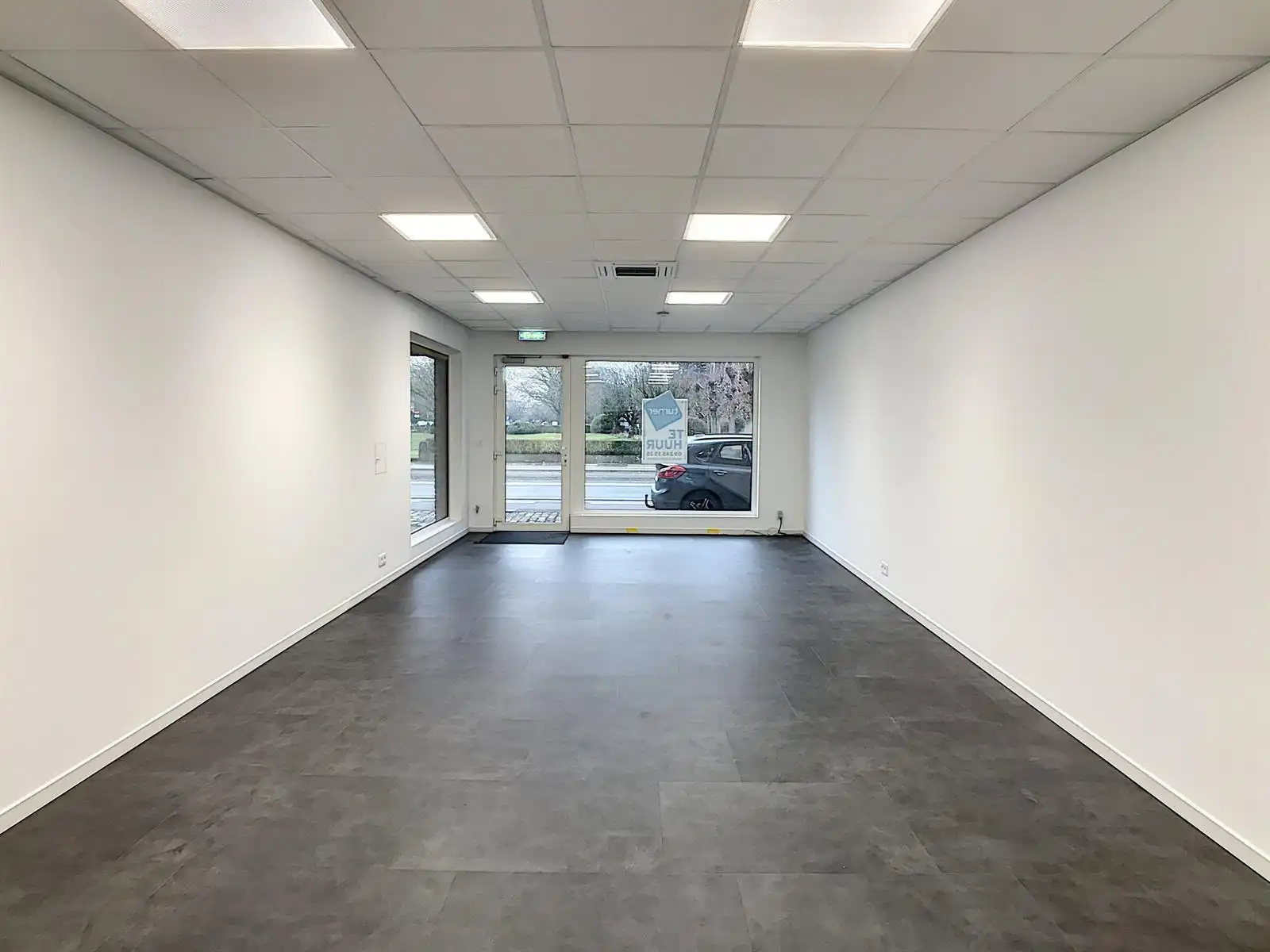 Commerciële ruimte met kelder te huur nabij Gent St-Pieters foto 2