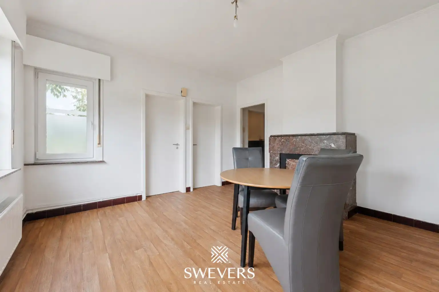 Te renoveren woning met 4 slaapkamers en 4 garages te Beringen foto 9