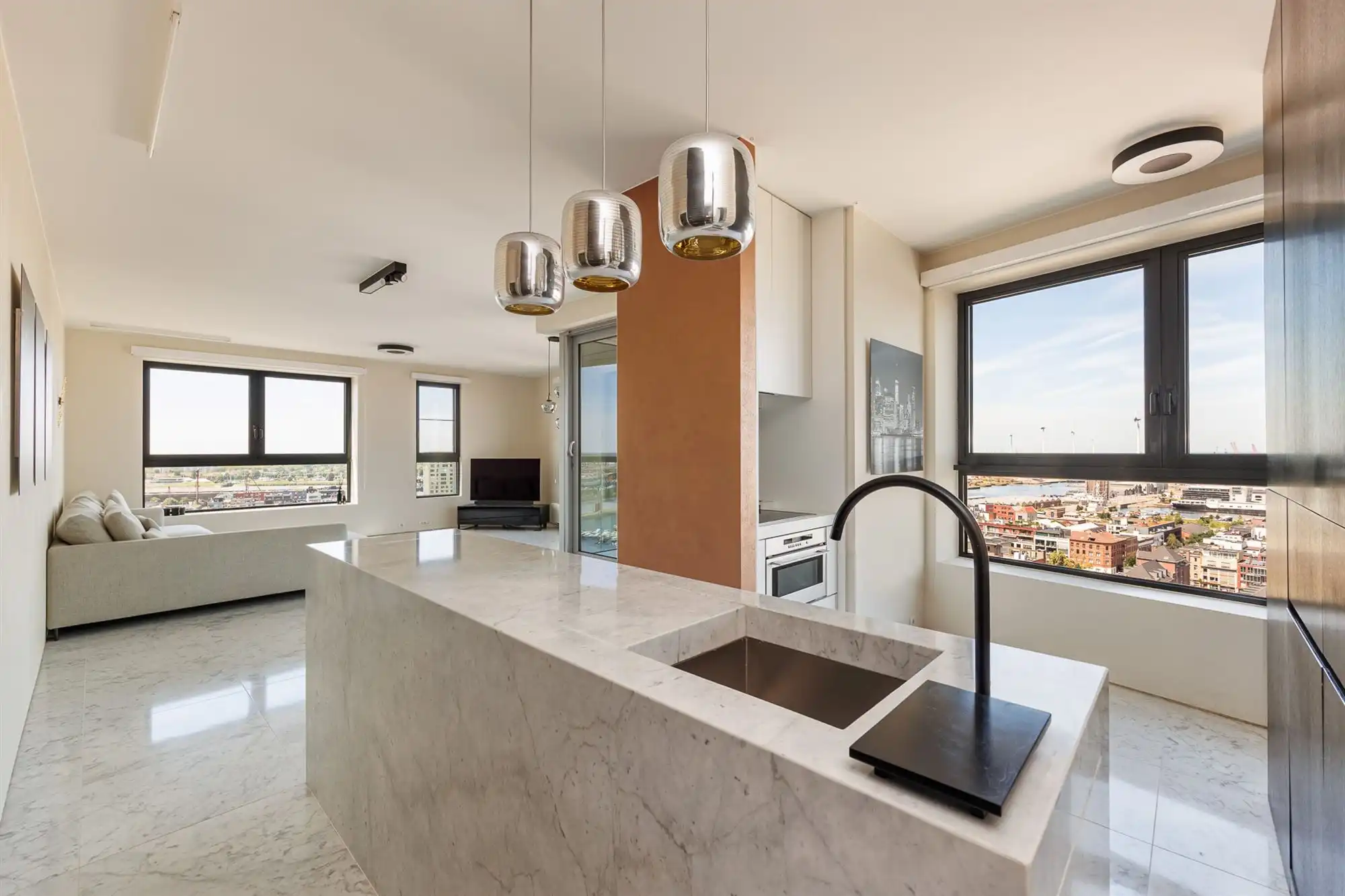 Luxueus appartement op 16e verd. met panoramisch uitzicht foto 4