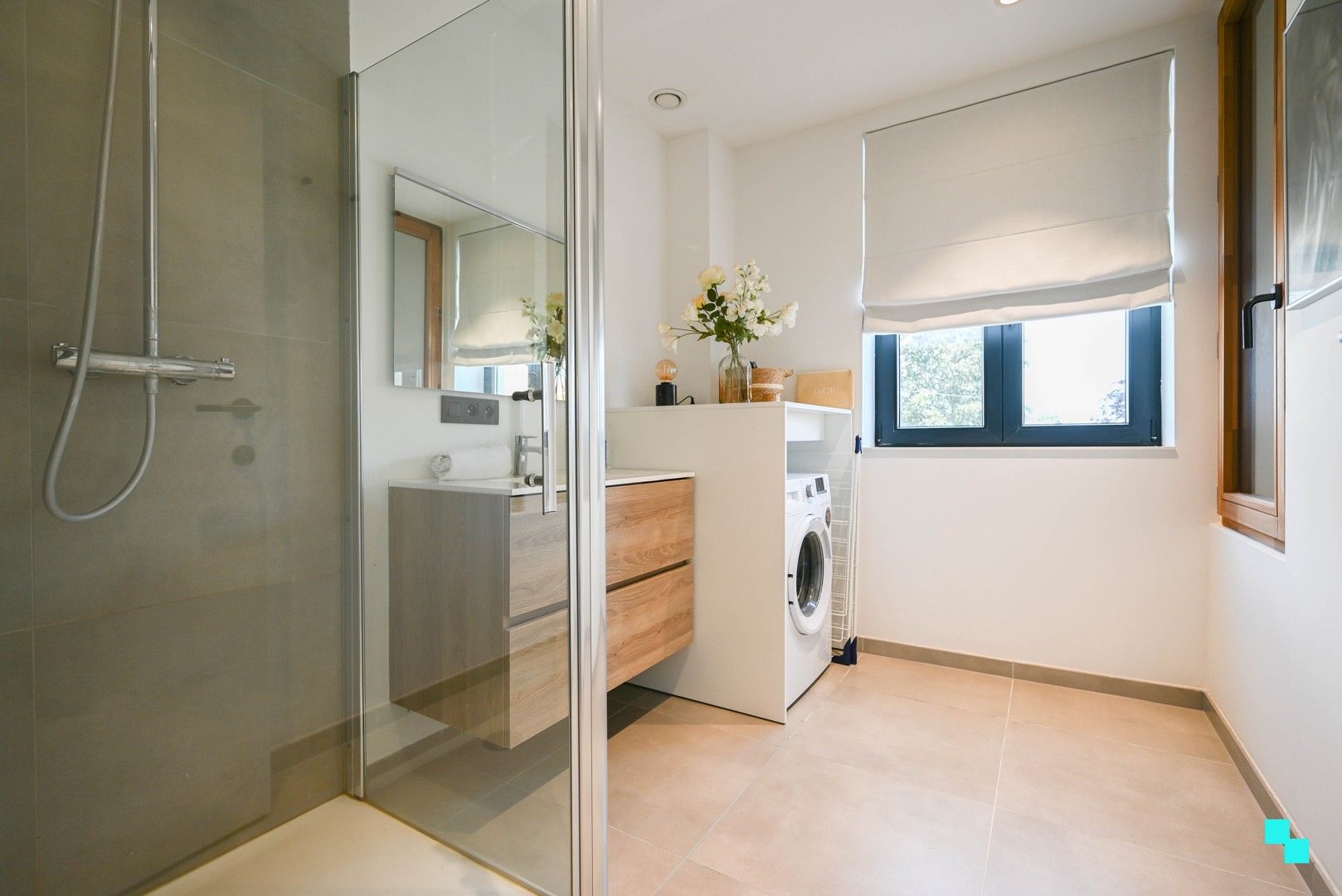 Centraal gelegen, uniek appartement in karaktervol herenhuis foto 13
