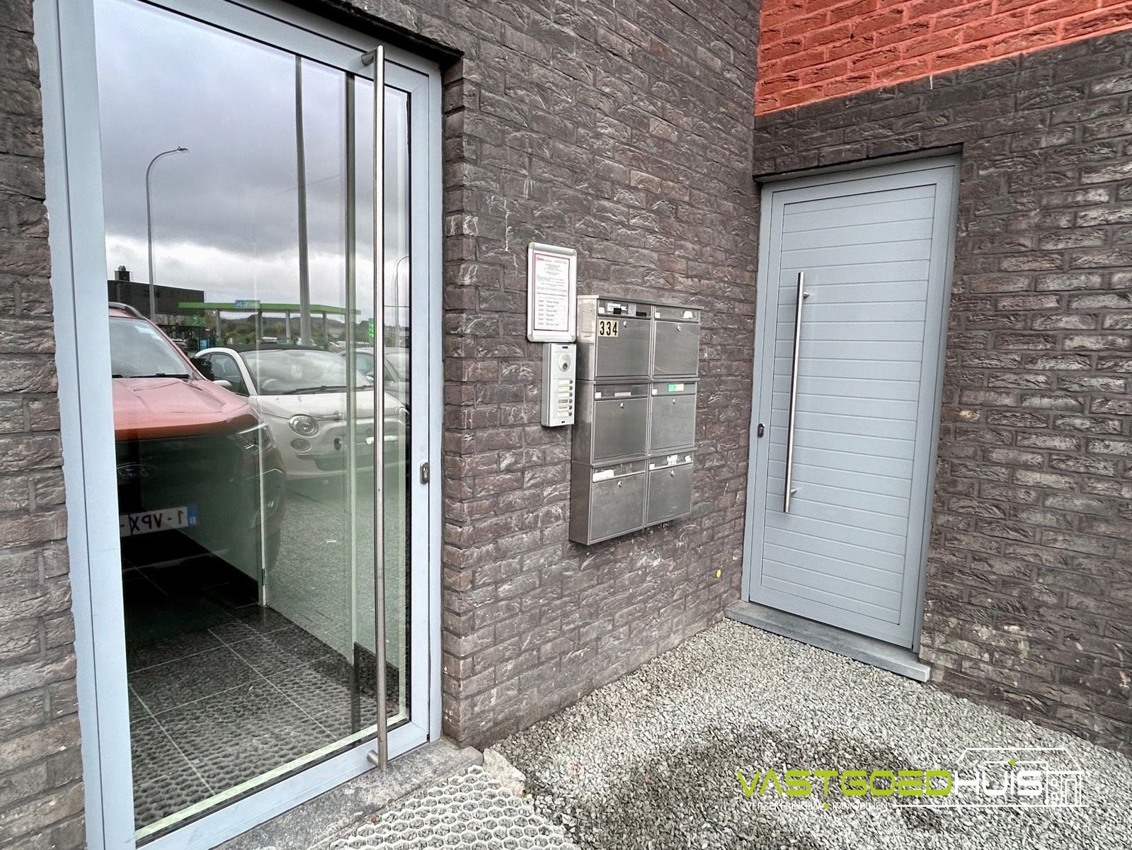Instapklaar, gelijkvloers appartement met garage foto 3