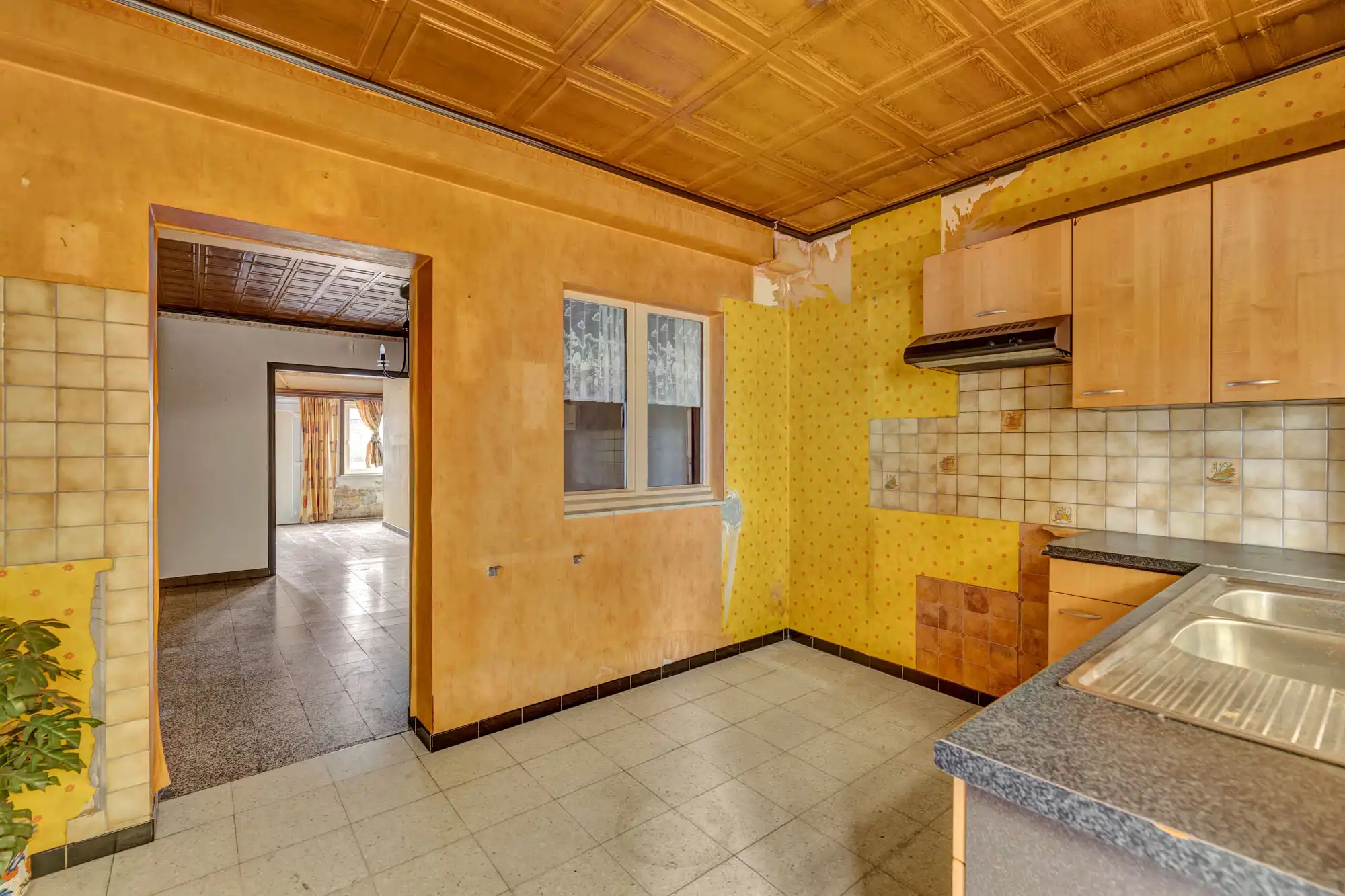 Ruime woning met veel potentieel en grote garage (80m²) foto 13