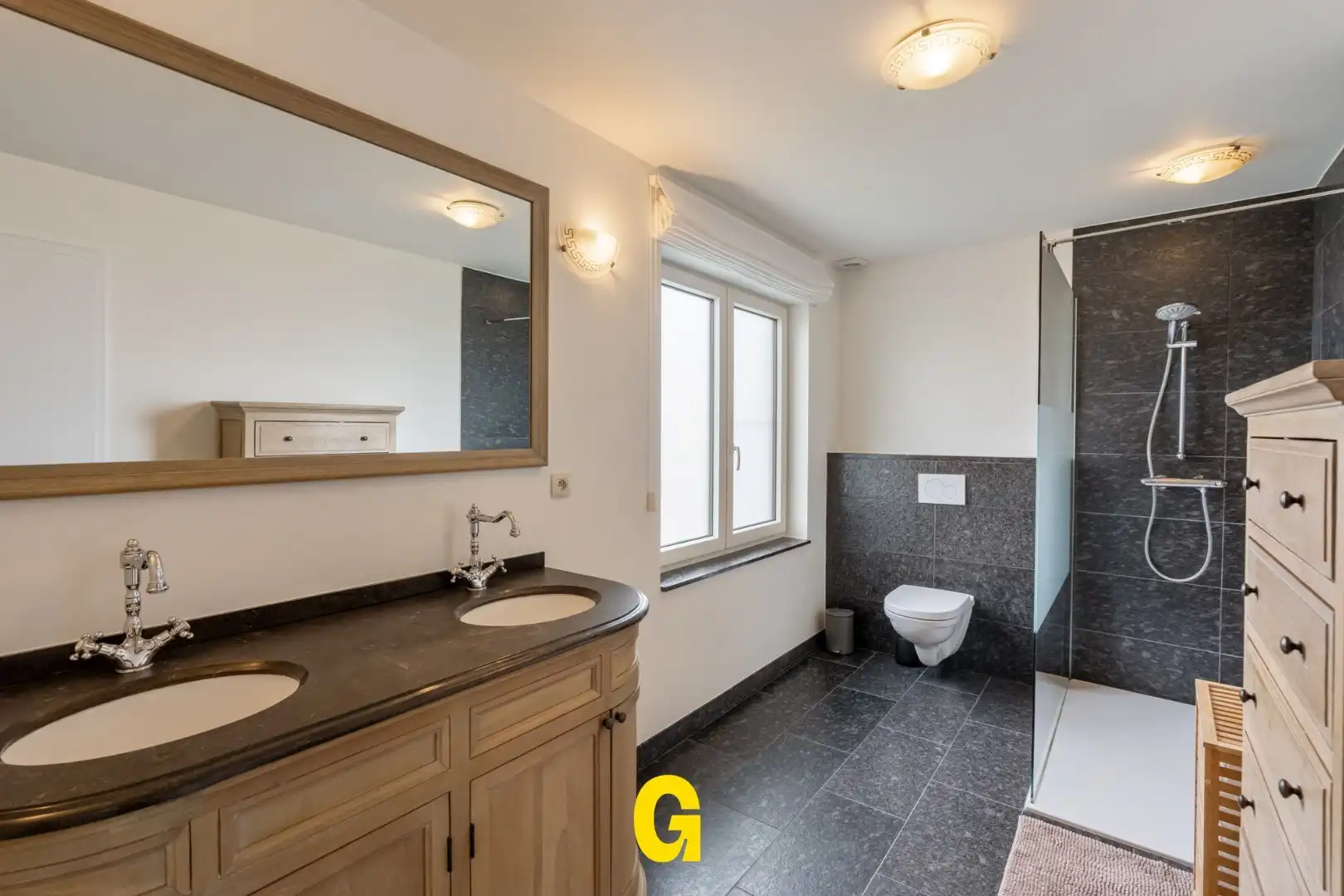 Knappe grondig gerenoveerde woning met drie slaapkamers, inpandige garage en tuin op 4a48ca, EPC label A. foto 19