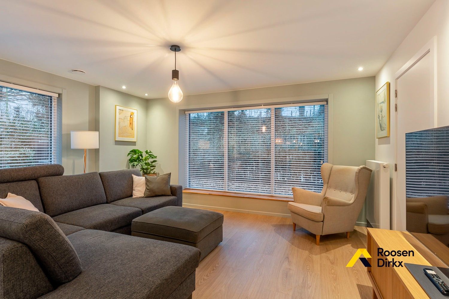 Instapklare volledig gerenoveerde vrijstaande gezinswoning met 3 slaapkamers op perceel van 617m² foto 6