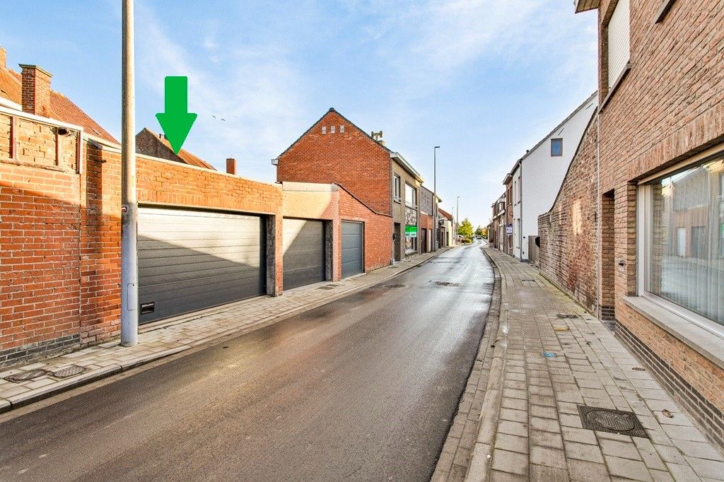 ROESBRUGGE: Unieke woning met een perfecte balans tussen privéleven en professionele ambities - volledig gerenoveerd en instapklaar - met terrasje en dubbele garage op 111m² grondopp. foto 2