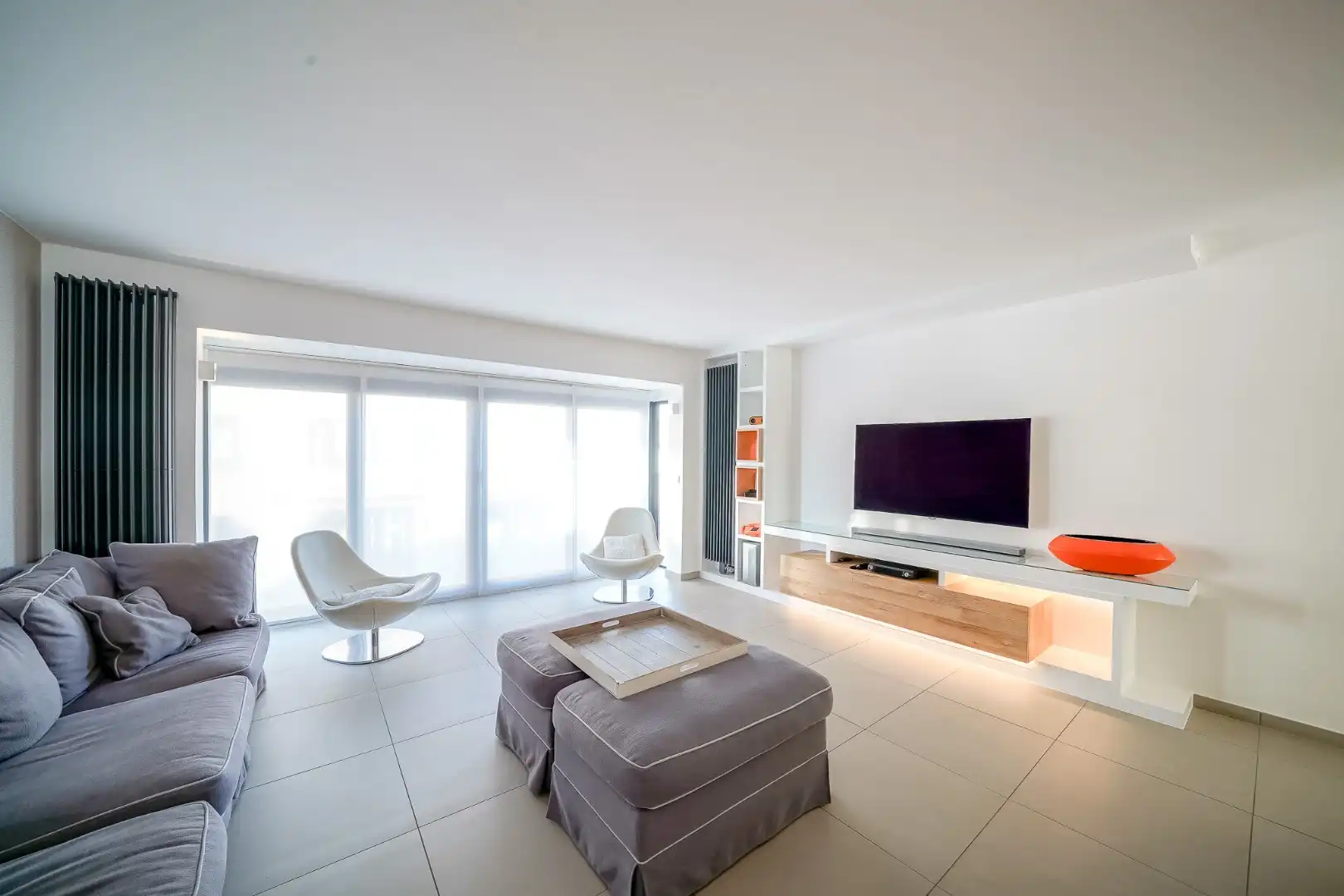 Ruime eengezinswoning in centrum Oudenburg met handelsruimte op gelijkvloers. foto 3