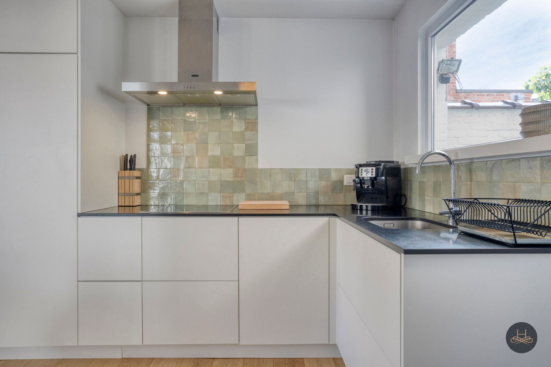Charmante, volledig gerenoveerde & ruime woning met voortuin foto 12