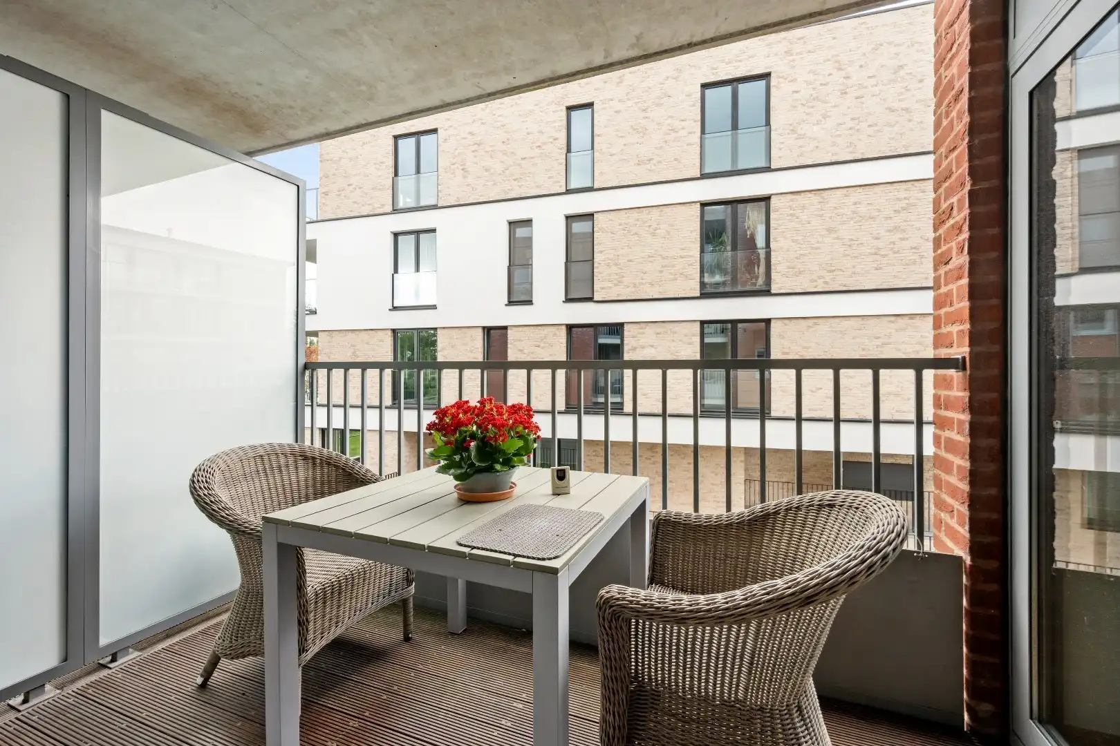 Prachtig appartement met 2 slaapkamers en 2 terrassen. foto 7