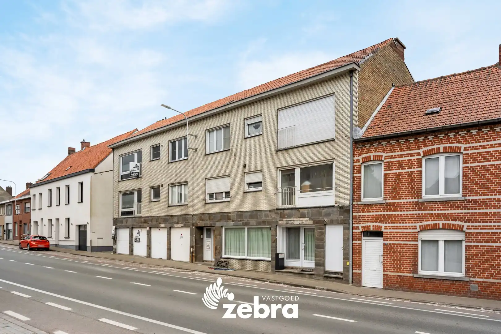 Gelijkvloers appartement met drie slaapkamers, tuin en garage te Tielt! foto {{pictureIndex}}