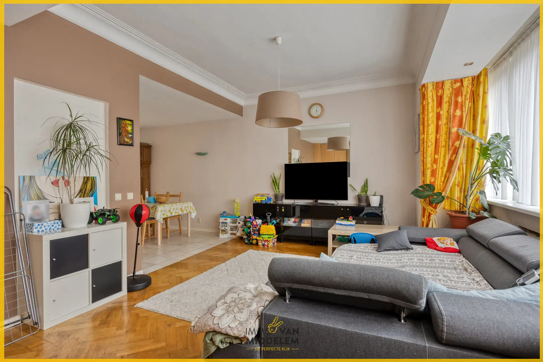 APPARTEMENT MET 2 KAMERS, TERRAS, TUIN EN GARAGE foto 2