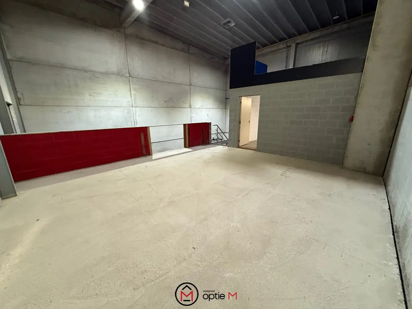 GOED GELEGEN MAGAZIJN MET SANITAIR EN BUREEL foto 12