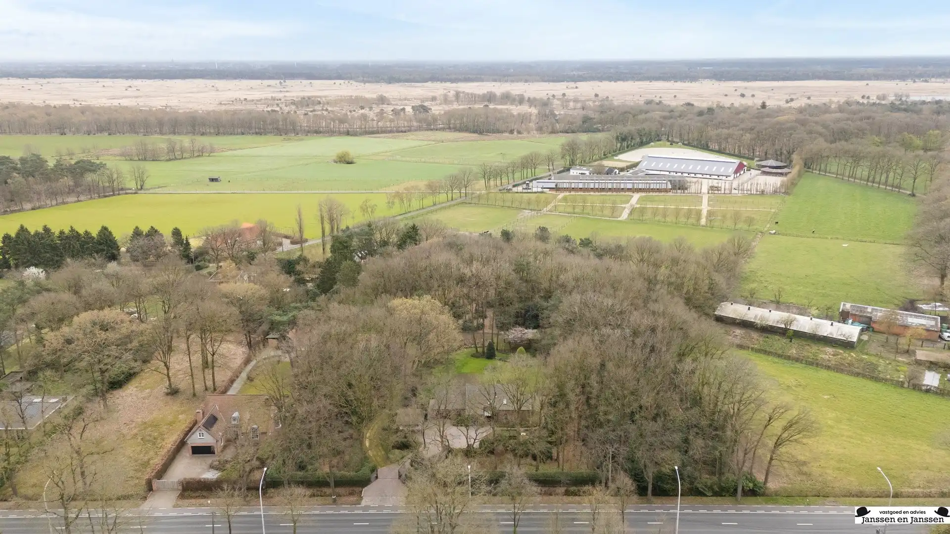 Karaktervolle villa op aan de Bredabaan te Gooreind  foto 37