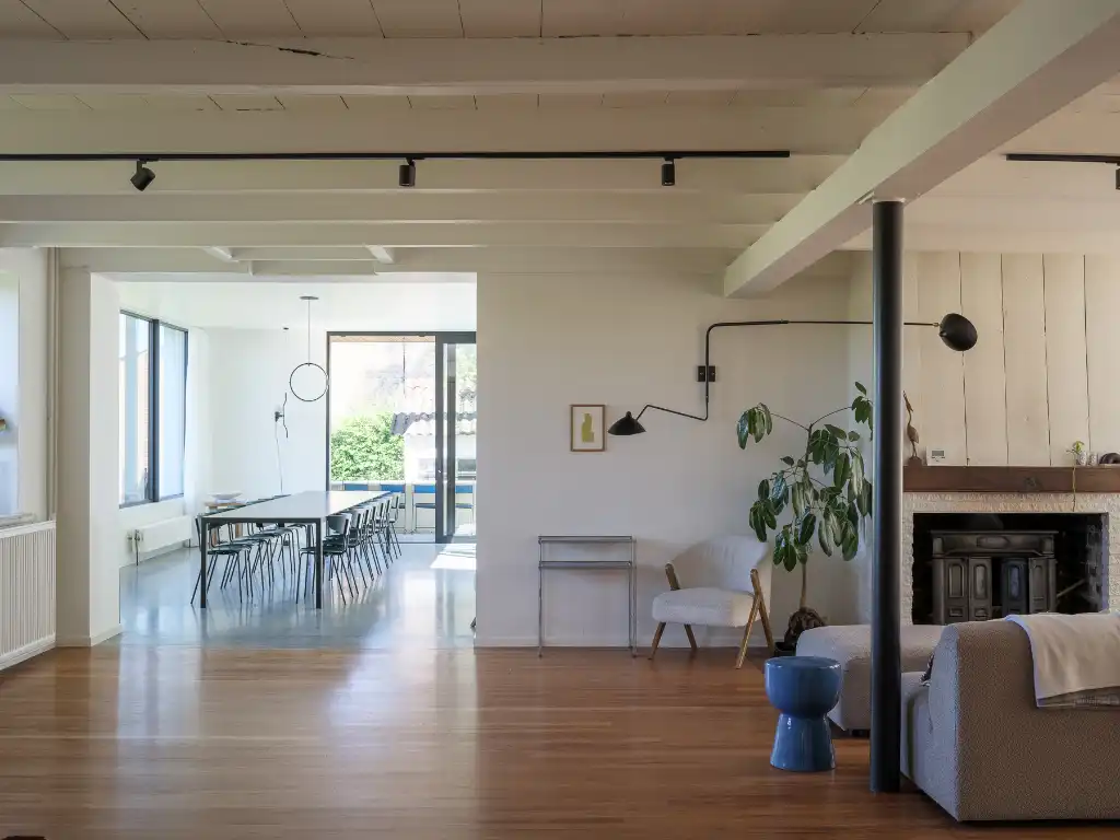 Breskens – Uitzonderlijke eigendom waar authenticiteit, karakter en strakke architectuur naadloos in elkaar samenvloeien op een exclusieve locatie tussen de velden en op een boogscheut van het strand. foto 7