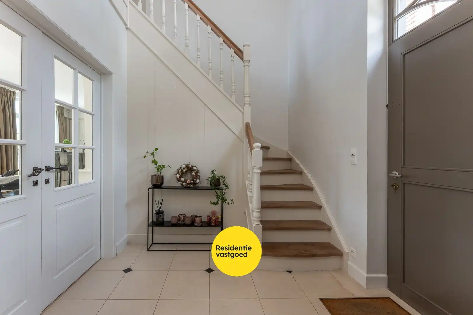 Exclusieve villa met zwembad en poolhouse in de nieuwe St-Annawijk te Sint-Andries foto 17