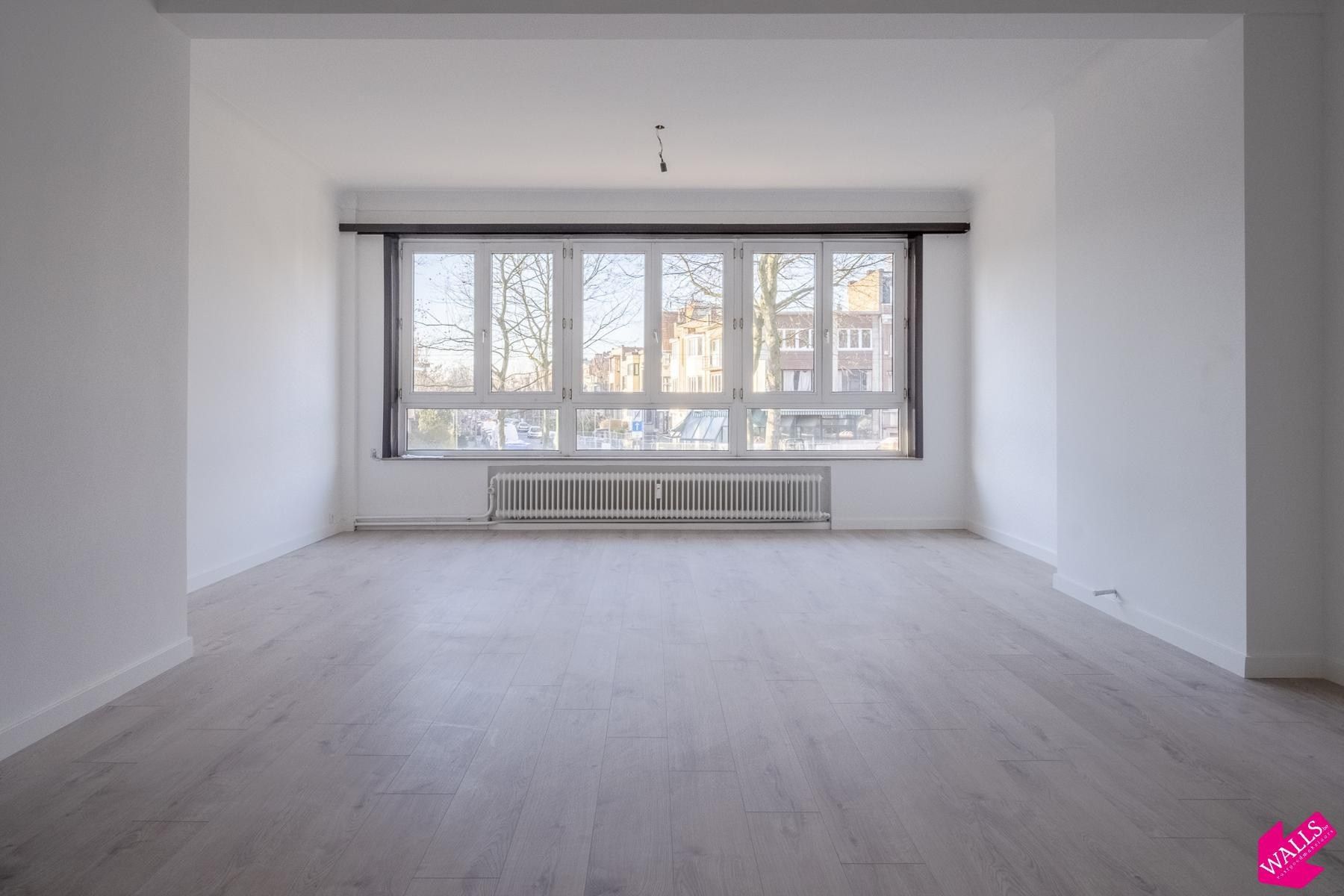 Ruim twee slaapkamer appartement foto {{pictureIndex}}