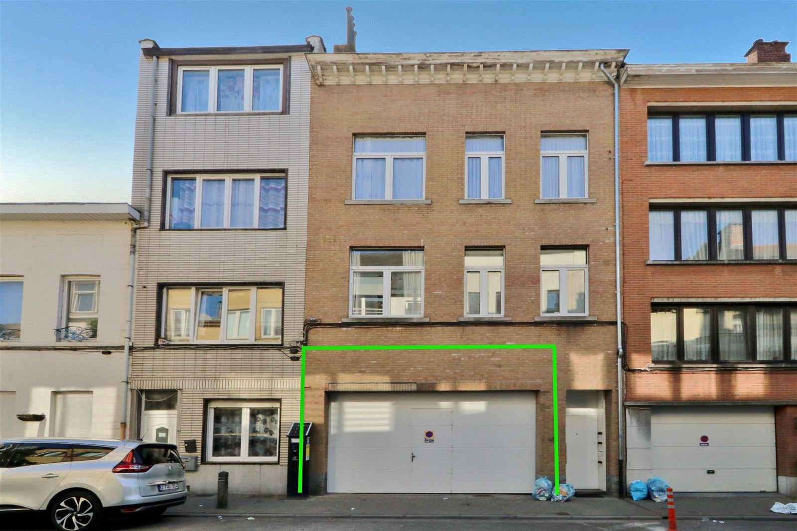 Atelier met volledig kelderverdiep en tuin/buitenruimte foto {{pictureIndex}}