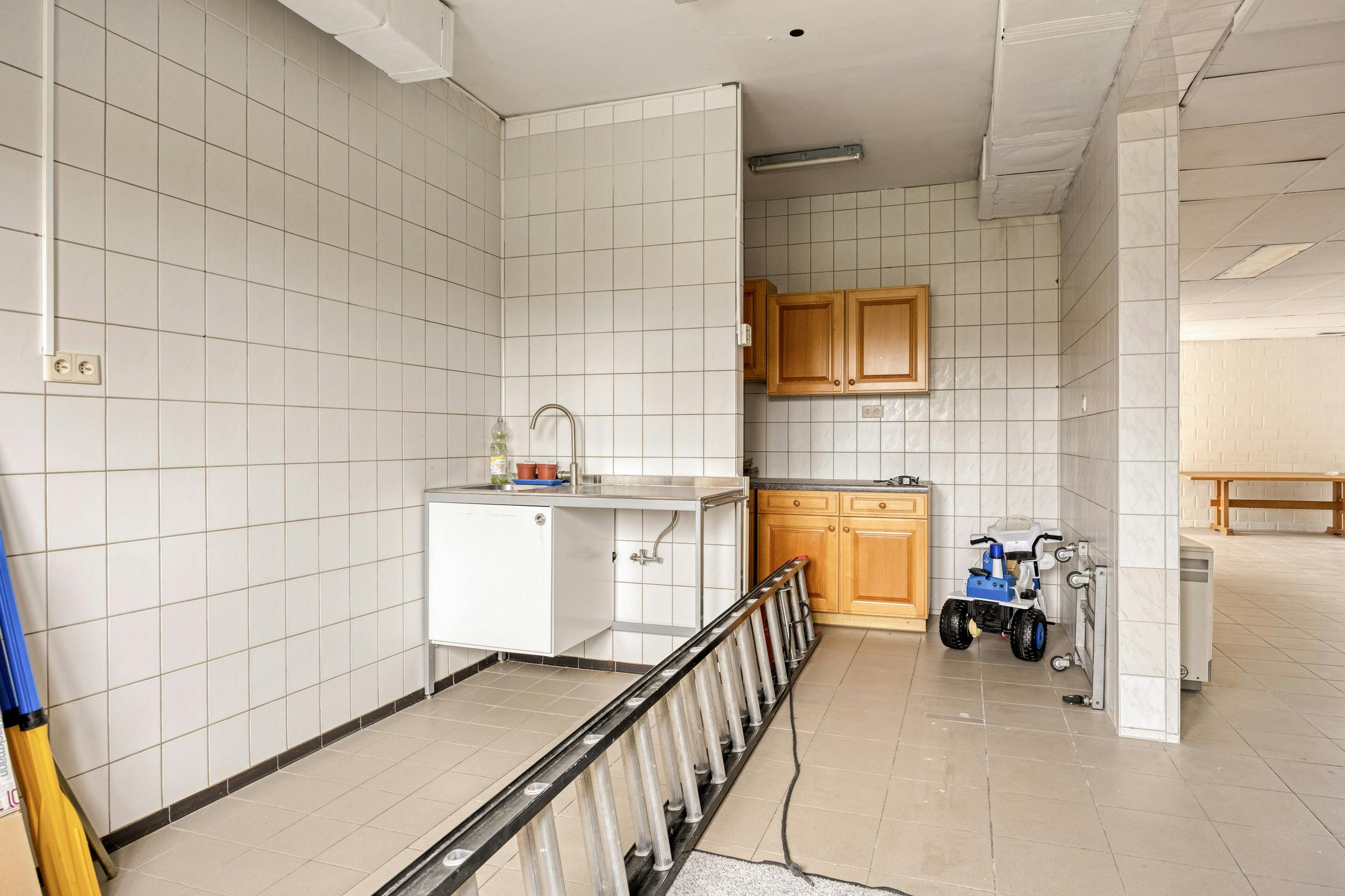 Ruime woning met tuin en handelsruimte of kantoor op glvl foto 26