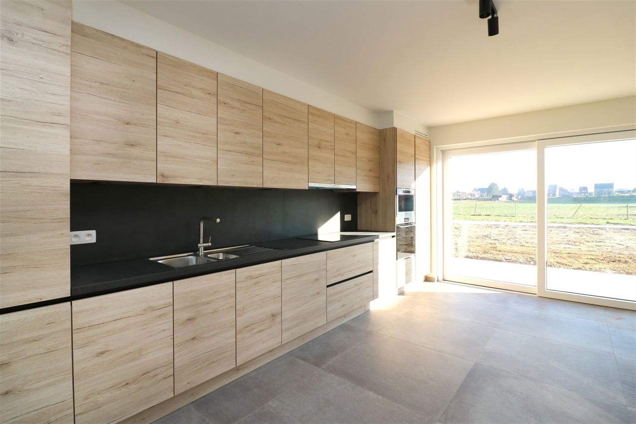 Prachtige nieuwbouwwoning met 4 slpk. met gusntige ligging foto 6
