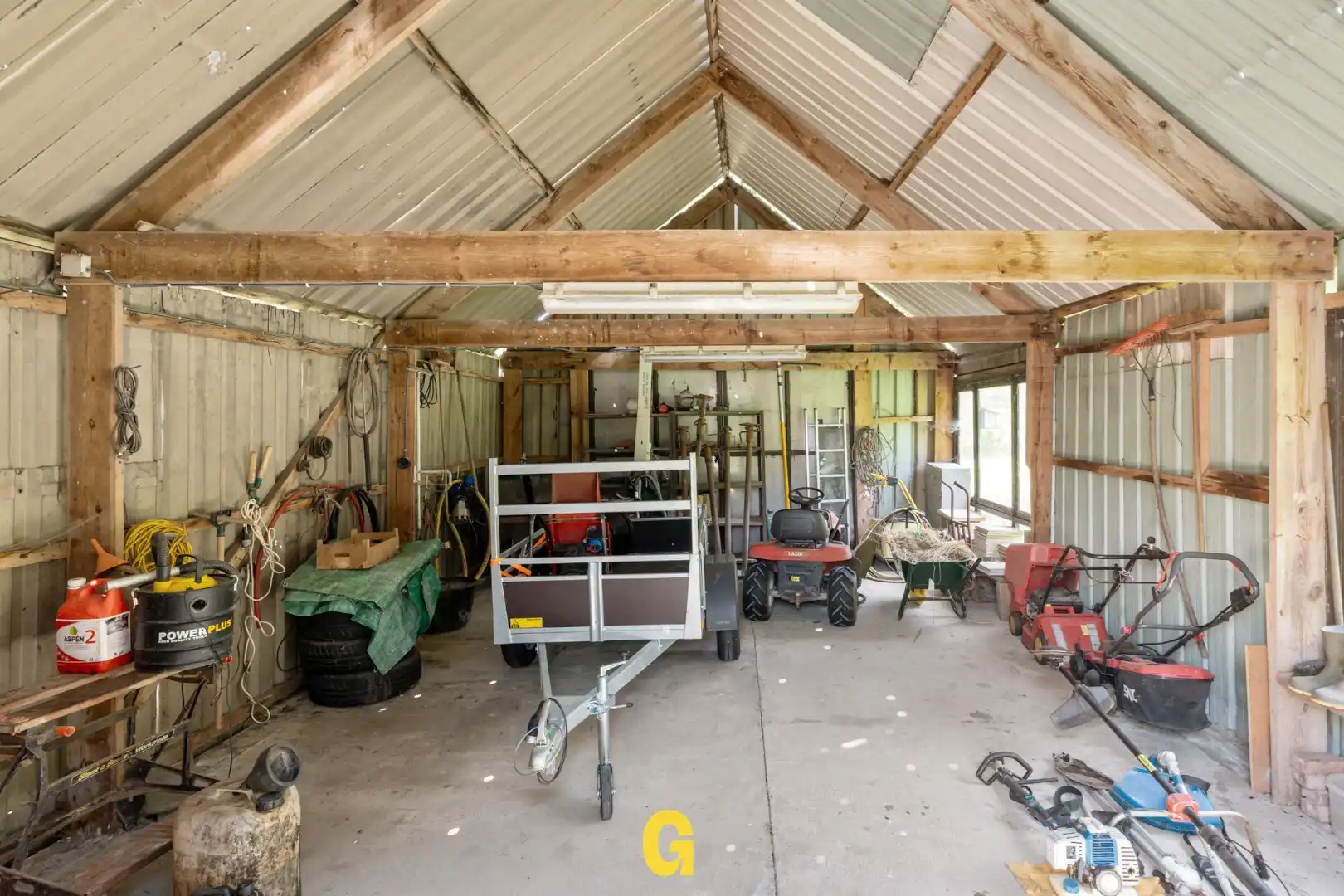 Op te frissen halfopen woning met 4 slaapkamers en achterliggende gronden op 33a 99ca, grenzend aan natuurgebied foto 25