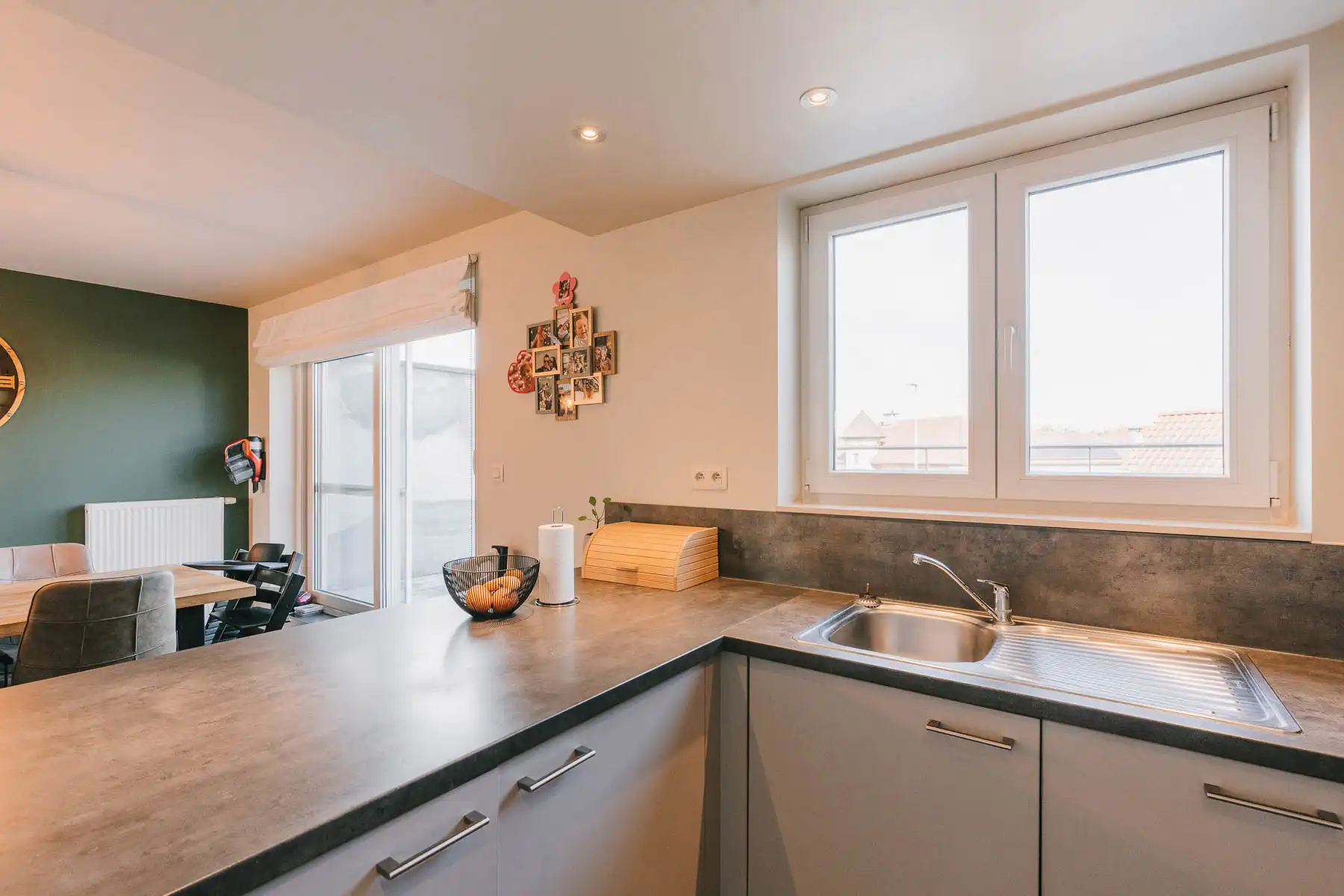 Lichtrijk en ruim appartement met riant terras op toplocatie foto 10