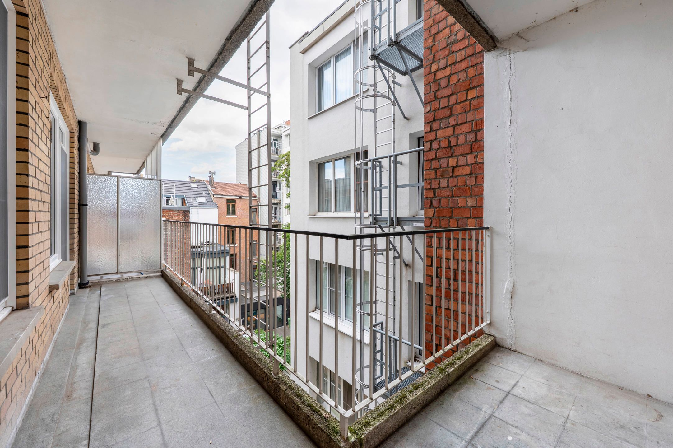 Instapklaar appartement in charmant gebouw op toplocatie! foto 5