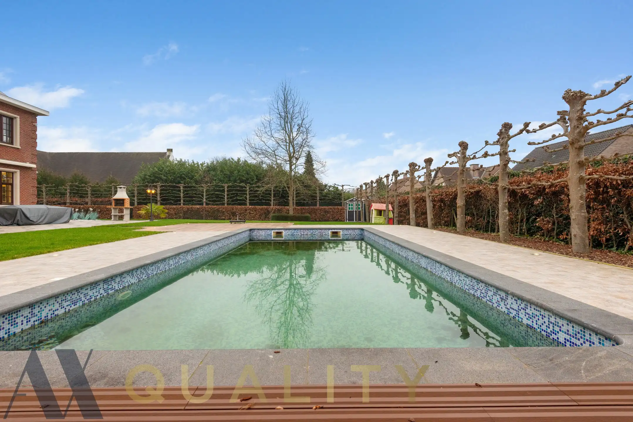 Unieke volledig gerenoveerde Villa met 5 slaapkamers, 2 badkamers, garage, groot terras, ruime tuin, zwembad, fitnessruimte en oprit op een terrein van 16 are 80 ca foto 30