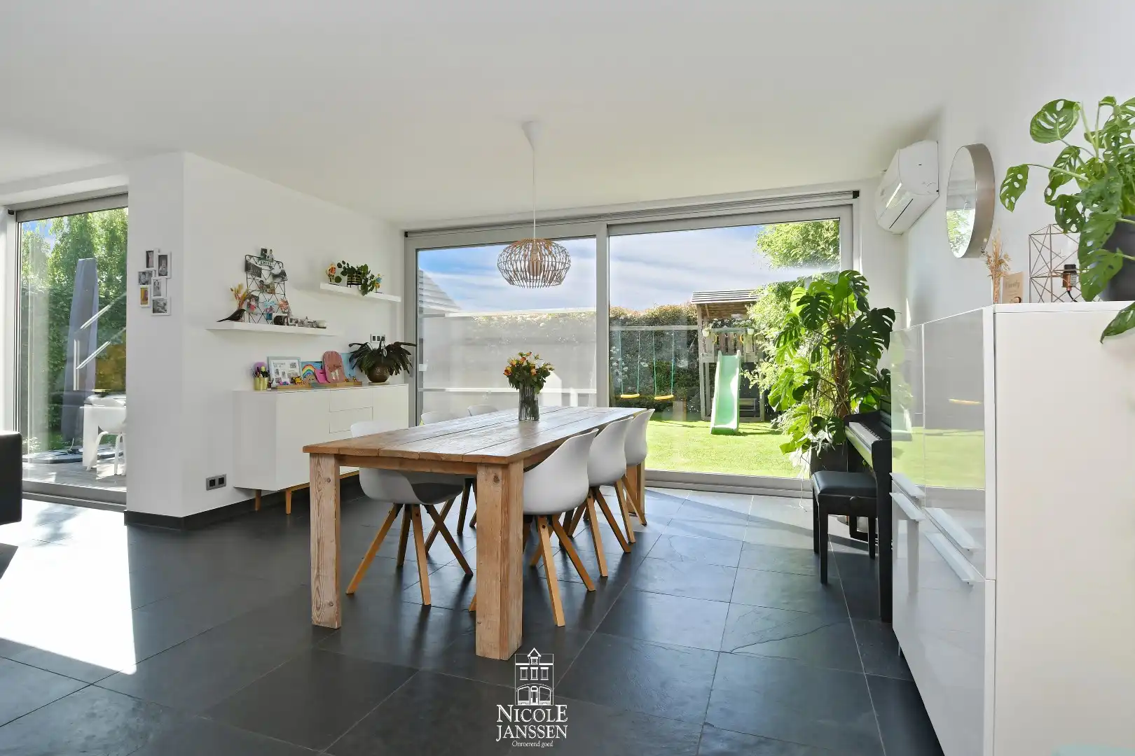 Halfvrijstaande gezinswoning met vrijstaande garage foto 12