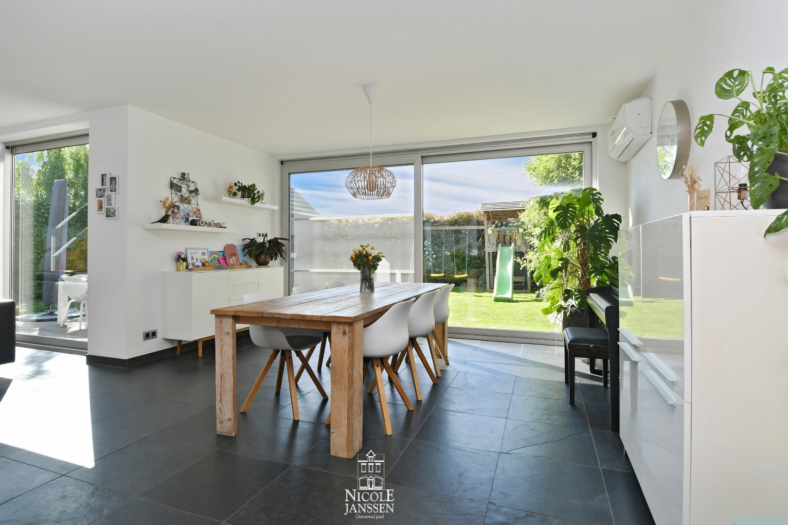 Halfvrijstaande gezinswoning met vrijstaande garage foto 12