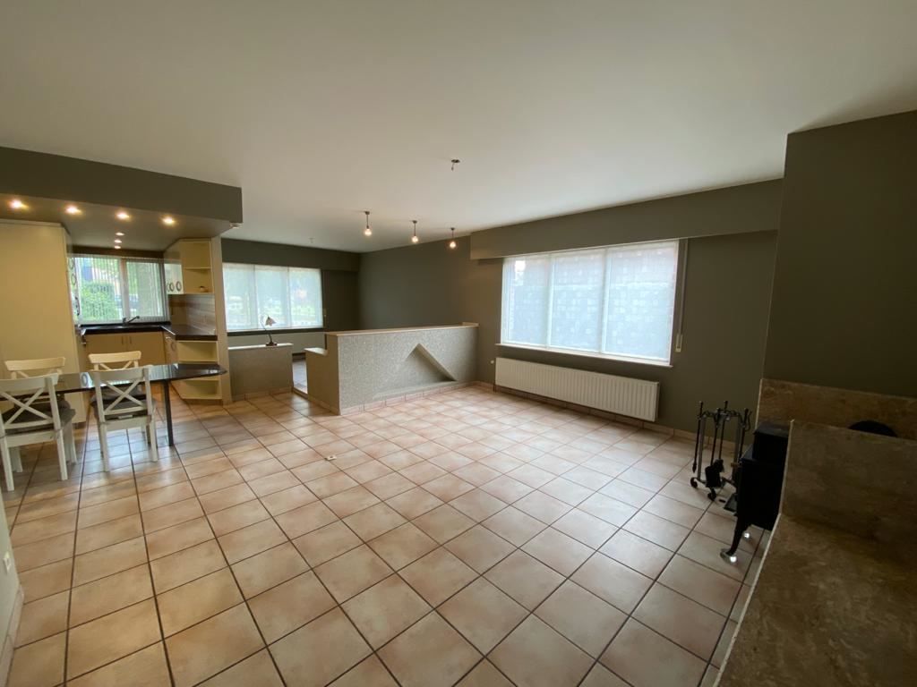 Leuk gelegen 2-slaapkamerappartement foto 2