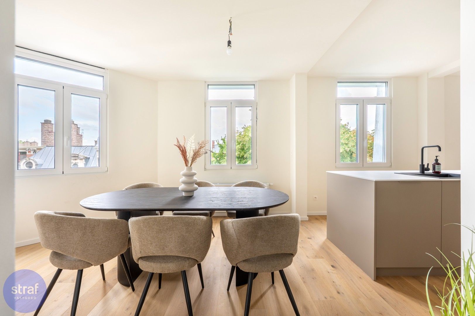 Gerenoveerd appartement met dakterras op de Sint-Andriesplaats. foto 6