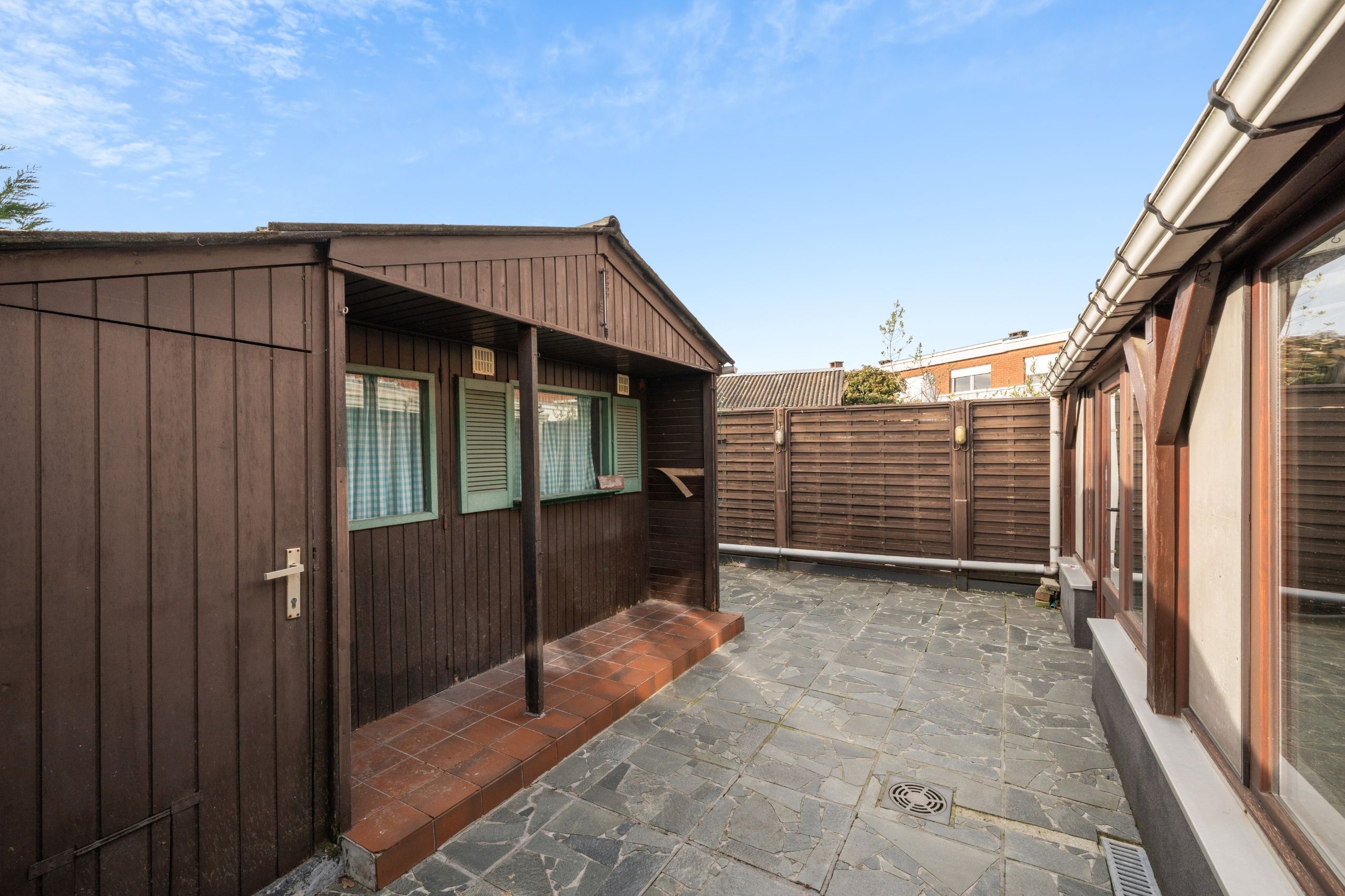 Op te frissen rijwoning op 197m2 in een centraal gelegen buurt foto 15