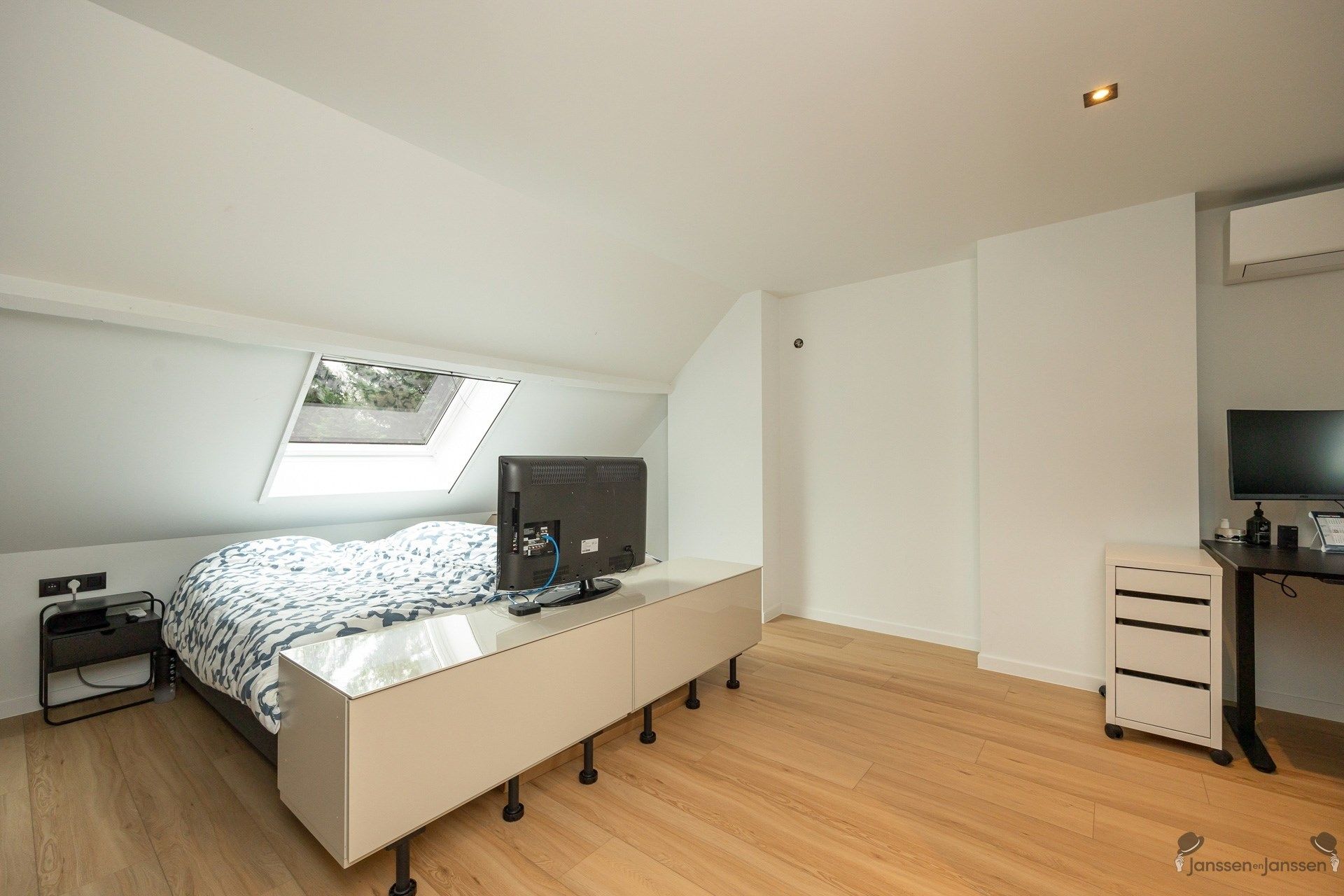 Mooi volledig gerenoveerd huis met EPC A aan groen plein foto 18