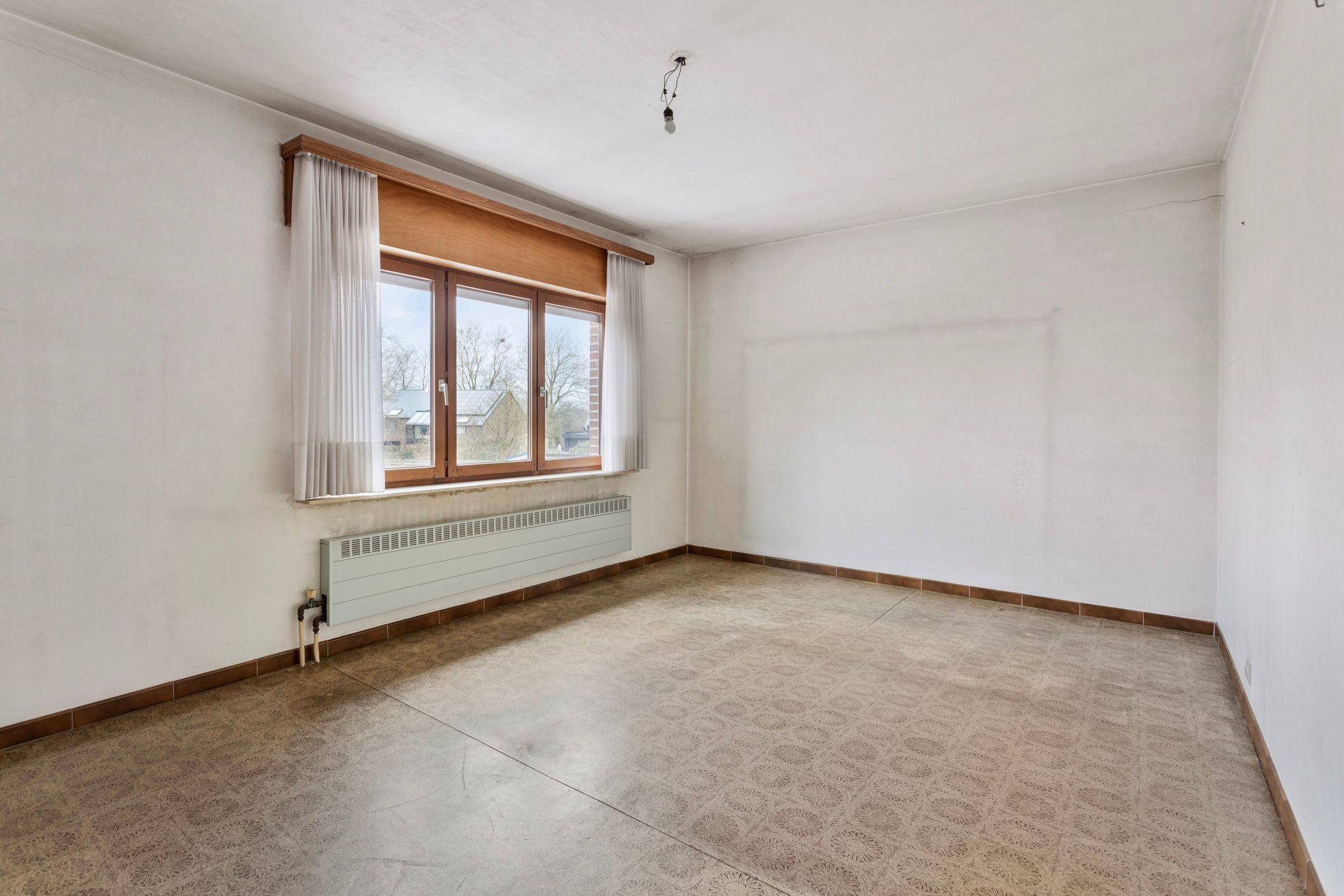 Ruime, te renoveren woning op perceel van 8a70 foto 13