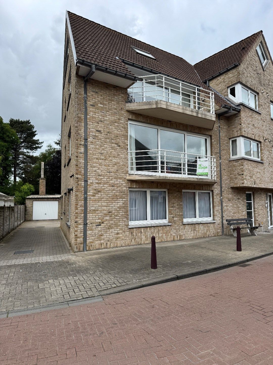 Appartement met 2 slaapkamers en 2 terrassen te Koekelare  foto {{pictureIndex}}