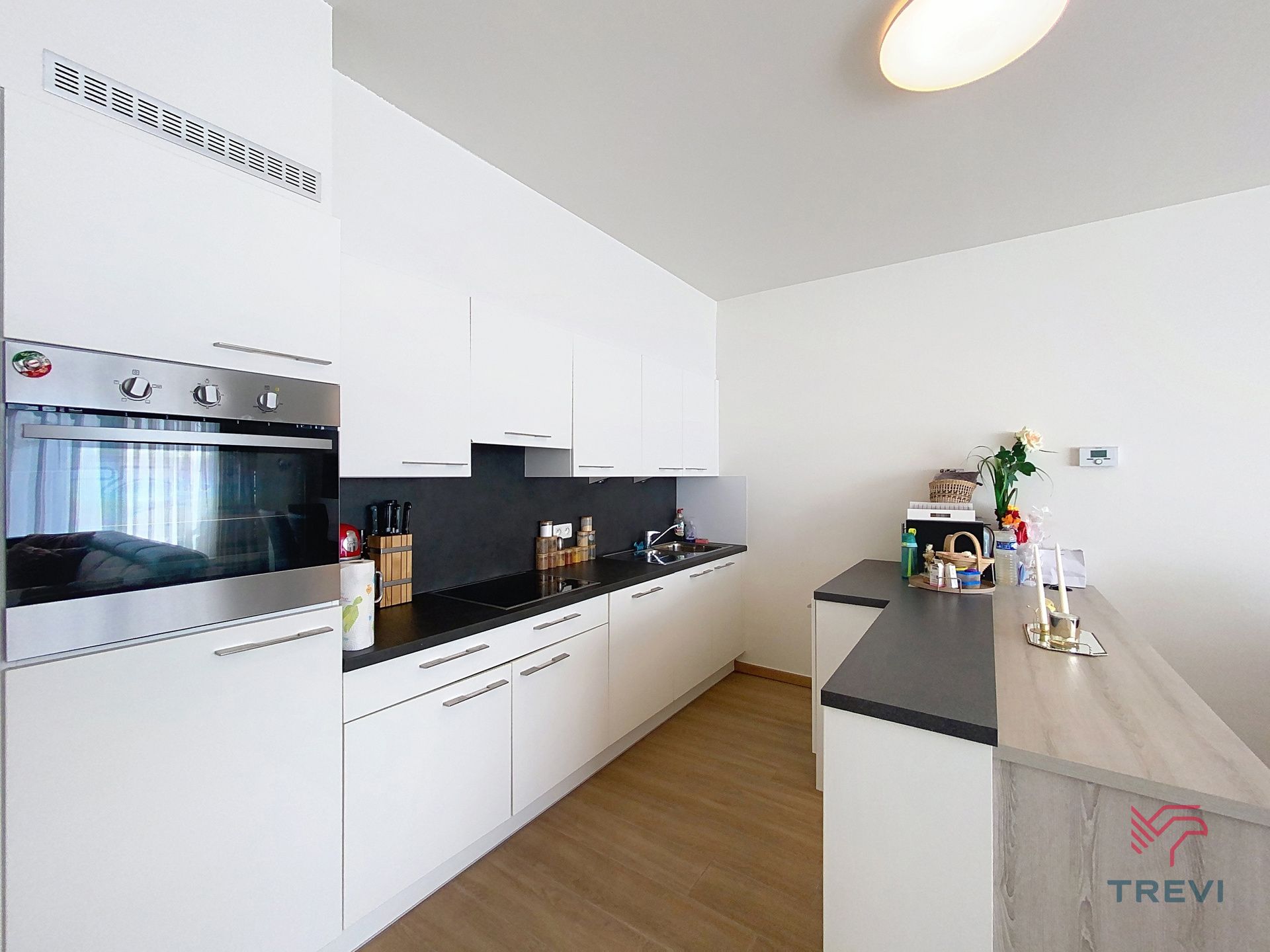 Mooi appartement met 2 slaapkamers en terras. foto 5
