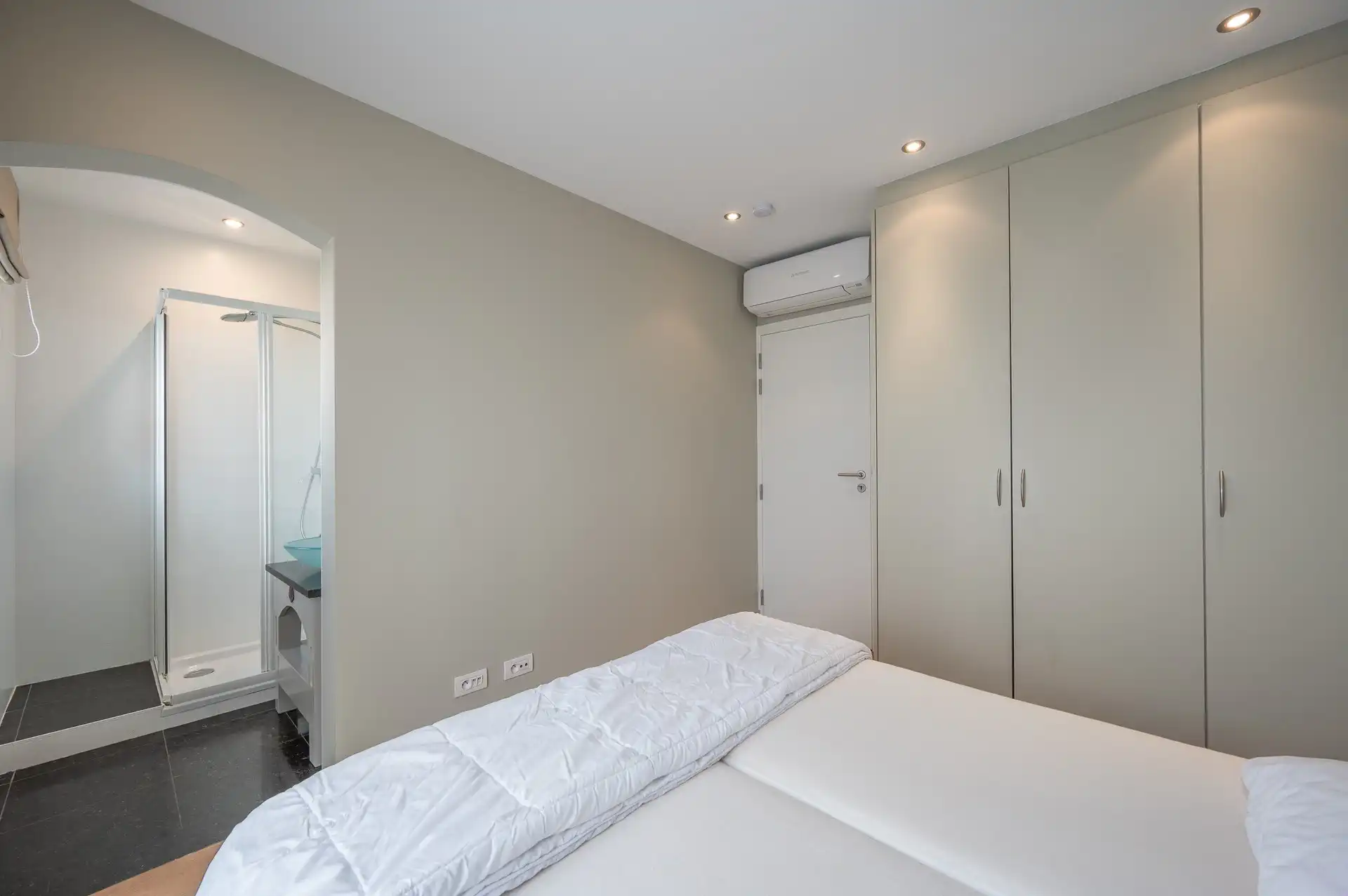 Gemeubeld: ruim appartement met 3 slaapkamers! foto 11