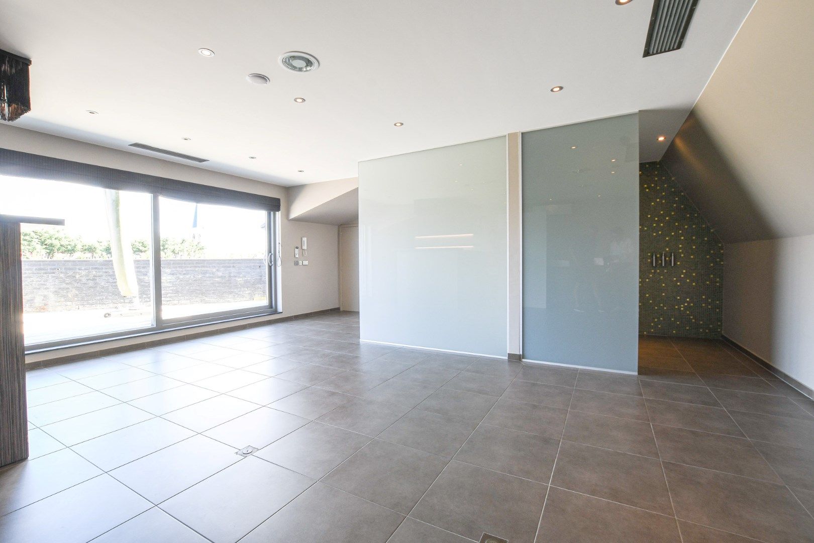 Volledig gerenoveerd dakappartement met 2 terrassen en zicht op de polders te koop in Klemskerke (De Haan) foto 21