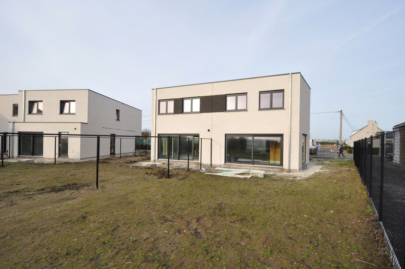 Deze half open woning  lot 1 maakt deel uit van een kleinschalig project bestaande uit 4 nieuwbouwwoningen te Middelkerke. foto 2