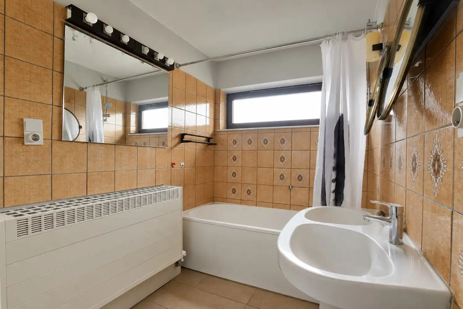 Royale gezinswoning met 4 slaapkamers op toplocatie, inclusief naastliggend perceel grond foto 19