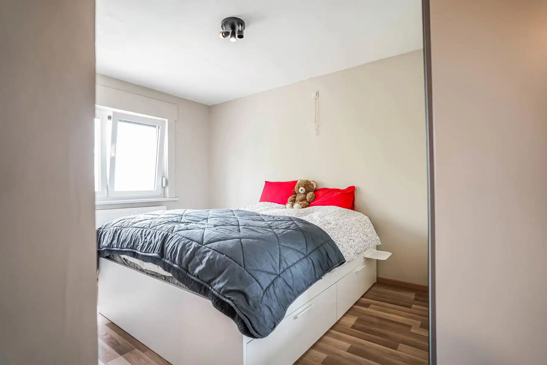 Mooi gerenoveerde & instapklare 3-gevel woning te Londerzeel foto 16