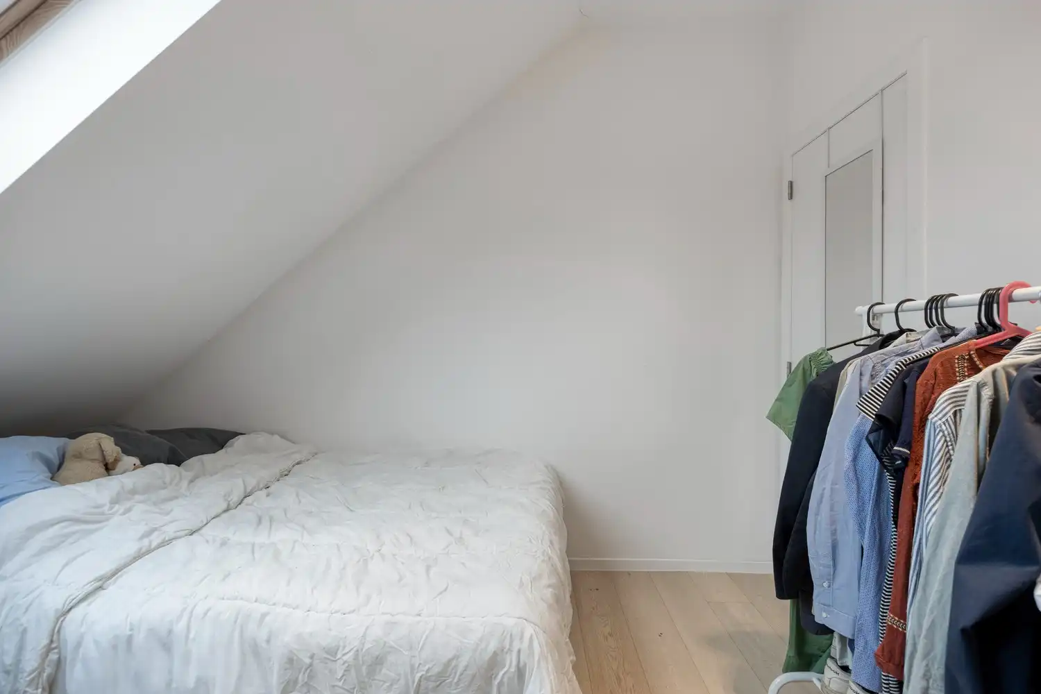 Karaktervolle en gerenoveerde stadswoning met drie ruime slaapkamers en stadstuin foto 16