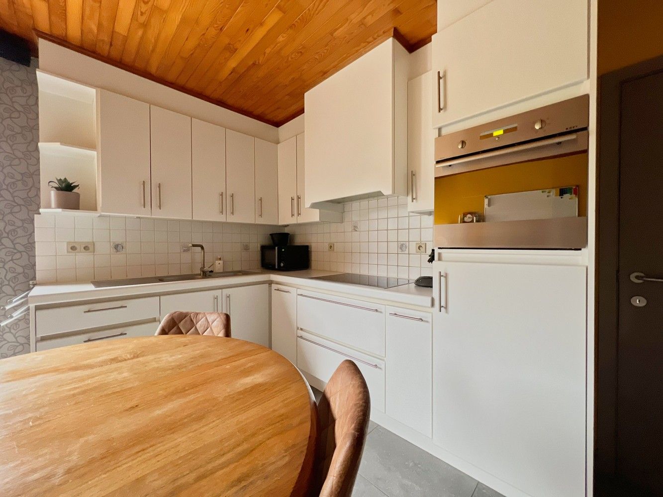 Unieke gezinswoning op 1300 m² + landelijk verzicht! foto 8