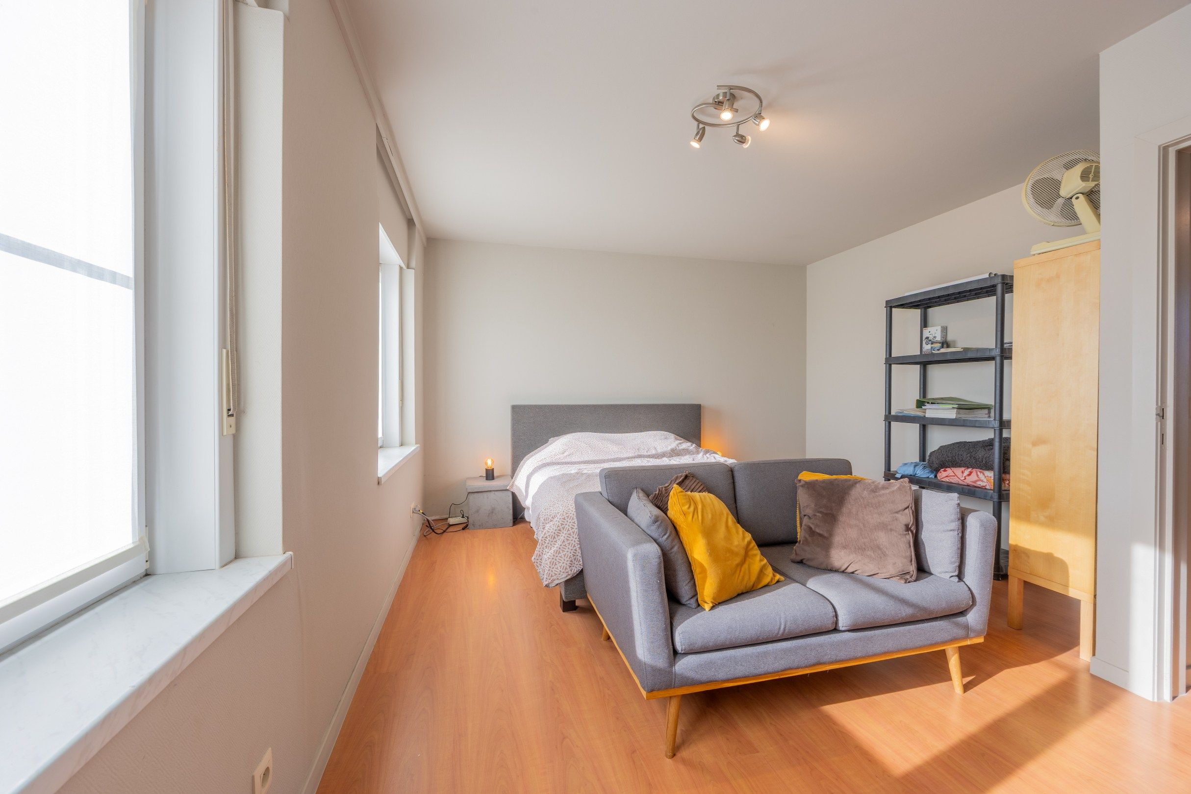 VERNIEUWDE WONING MET TUIN EN GARAGE foto 8