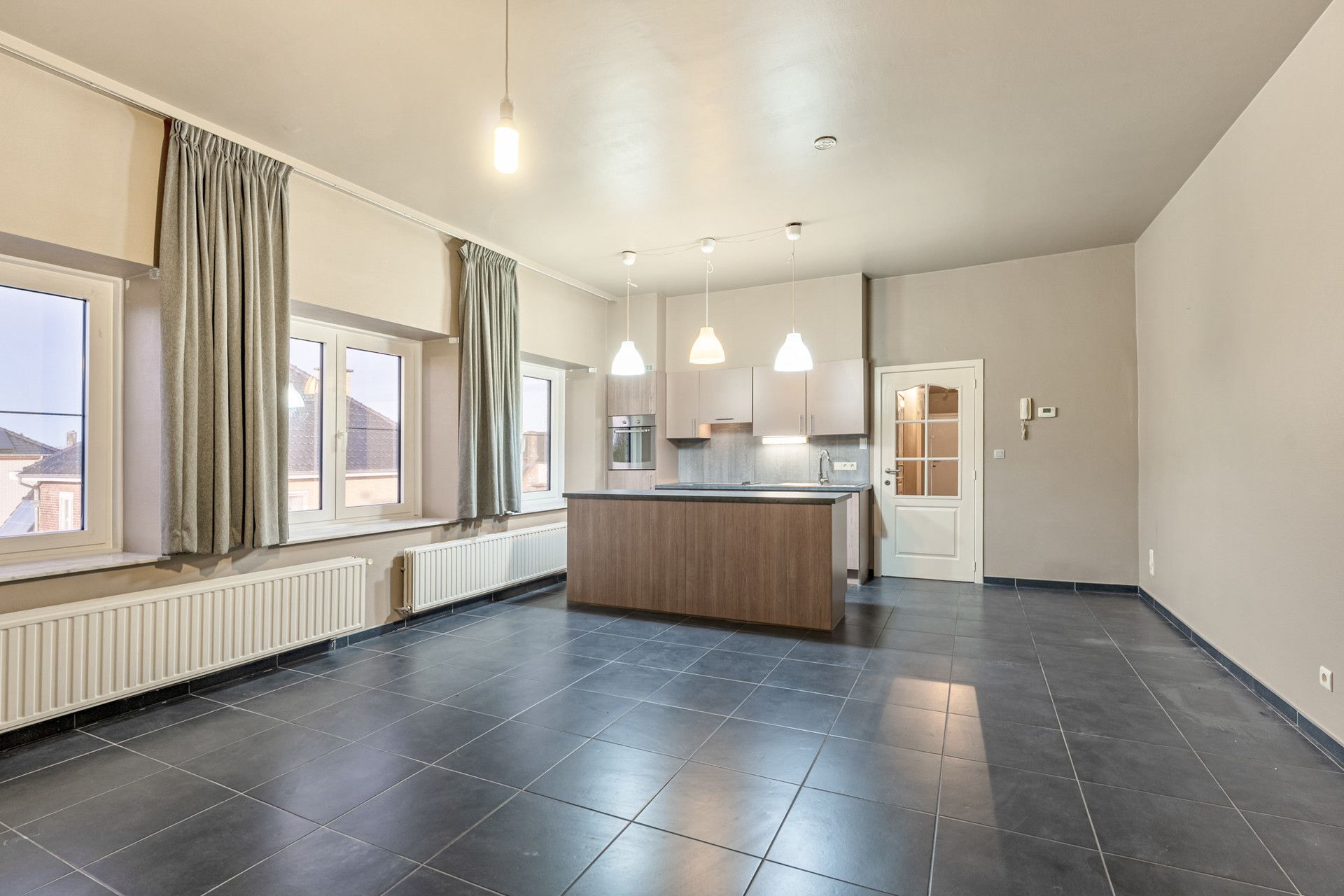 GEBOUW BESTAANDE UIT APP, 3 KANTOORVLOEREN & WERKPLAATS TE BILZEN. foto 6