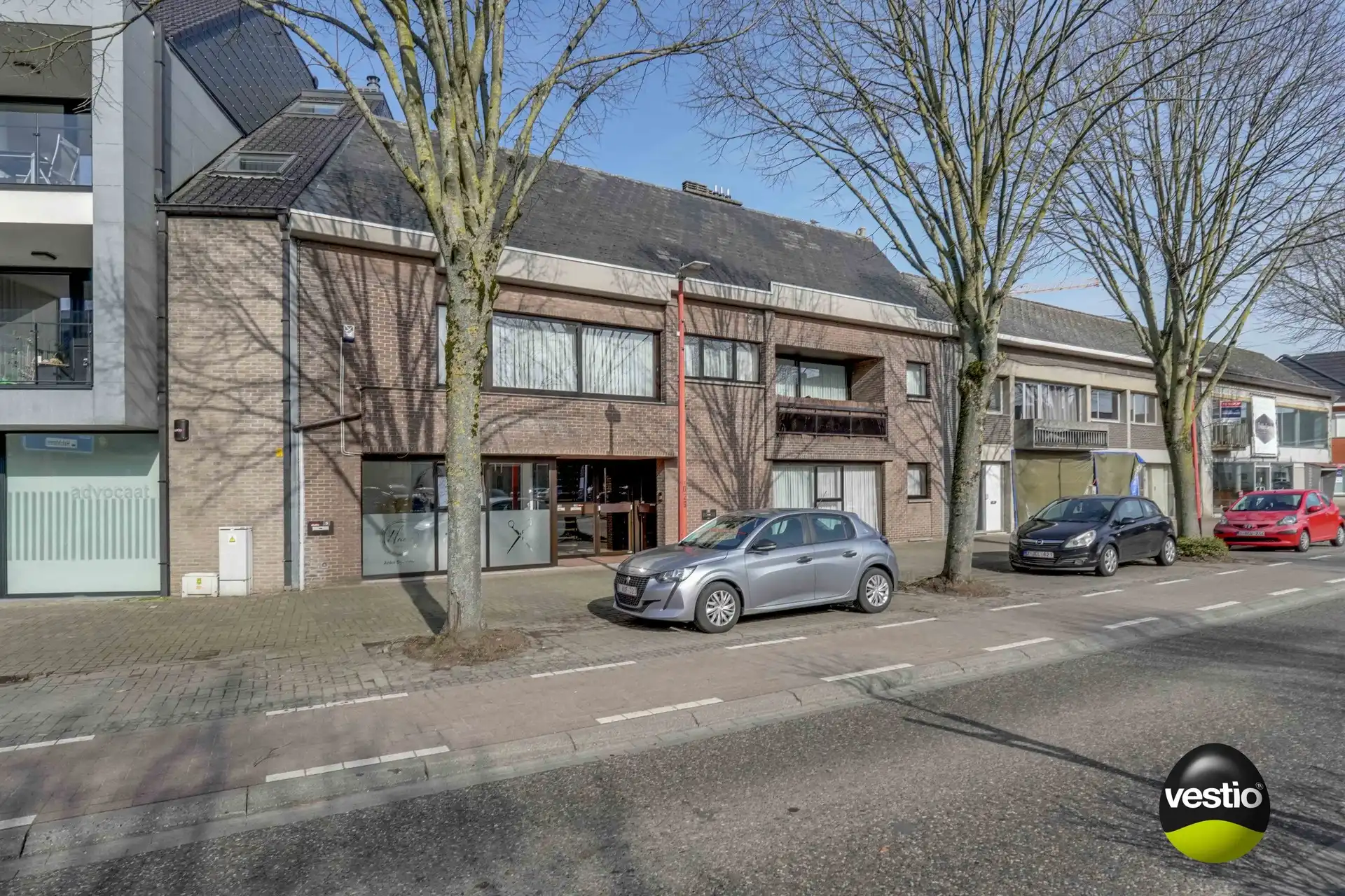 GELIJKVLOERS APPARTEMENT 3 SLAAPKAMERS 171 M² + HANDELSRUIMTE + TUIN + 5 GARAGES + ZOLDER foto 54