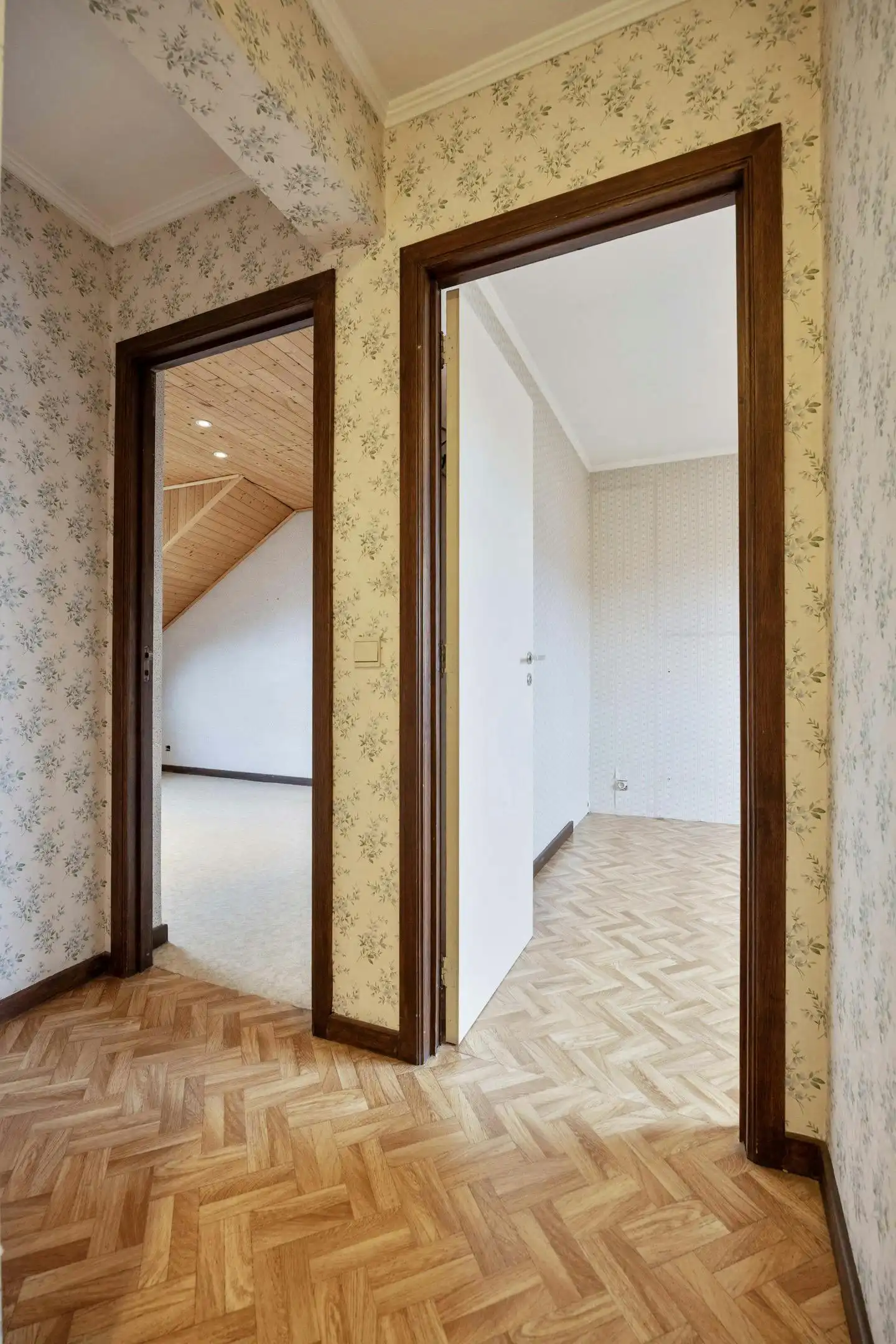 Op te frissen gezinswoning met inpandige garage en tuin op toplocatie in Strombeek! foto 12